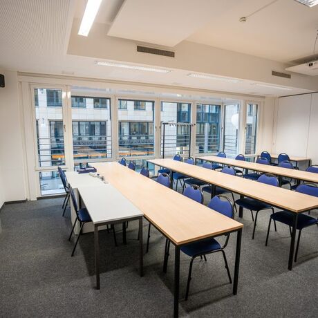 Heller TUDIAS Seminarraum mit Fensterfront